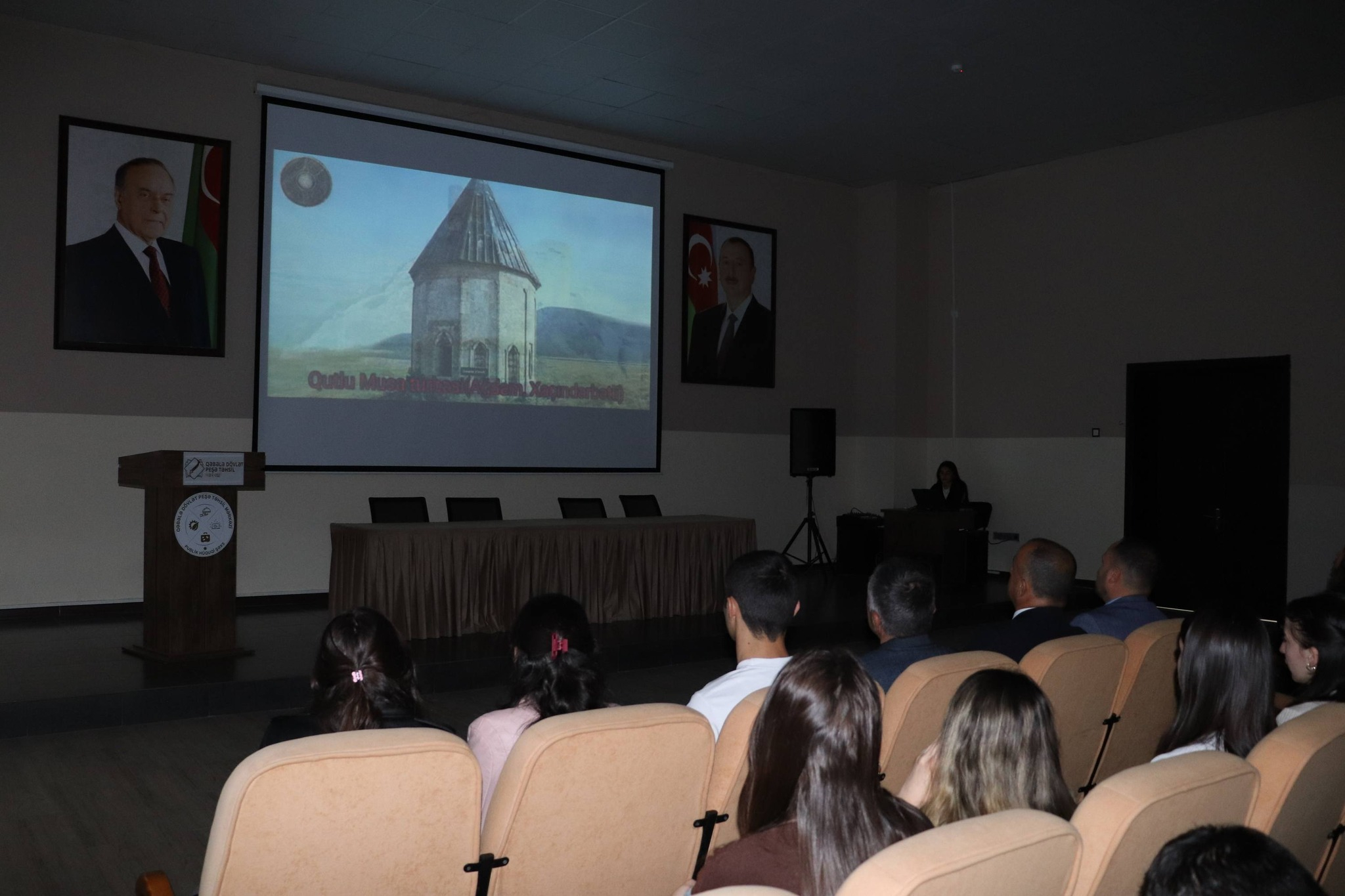 Qəbələdə memarlıq ənənələrinin təbliğinə həsr olunmuş görüş keçirilib