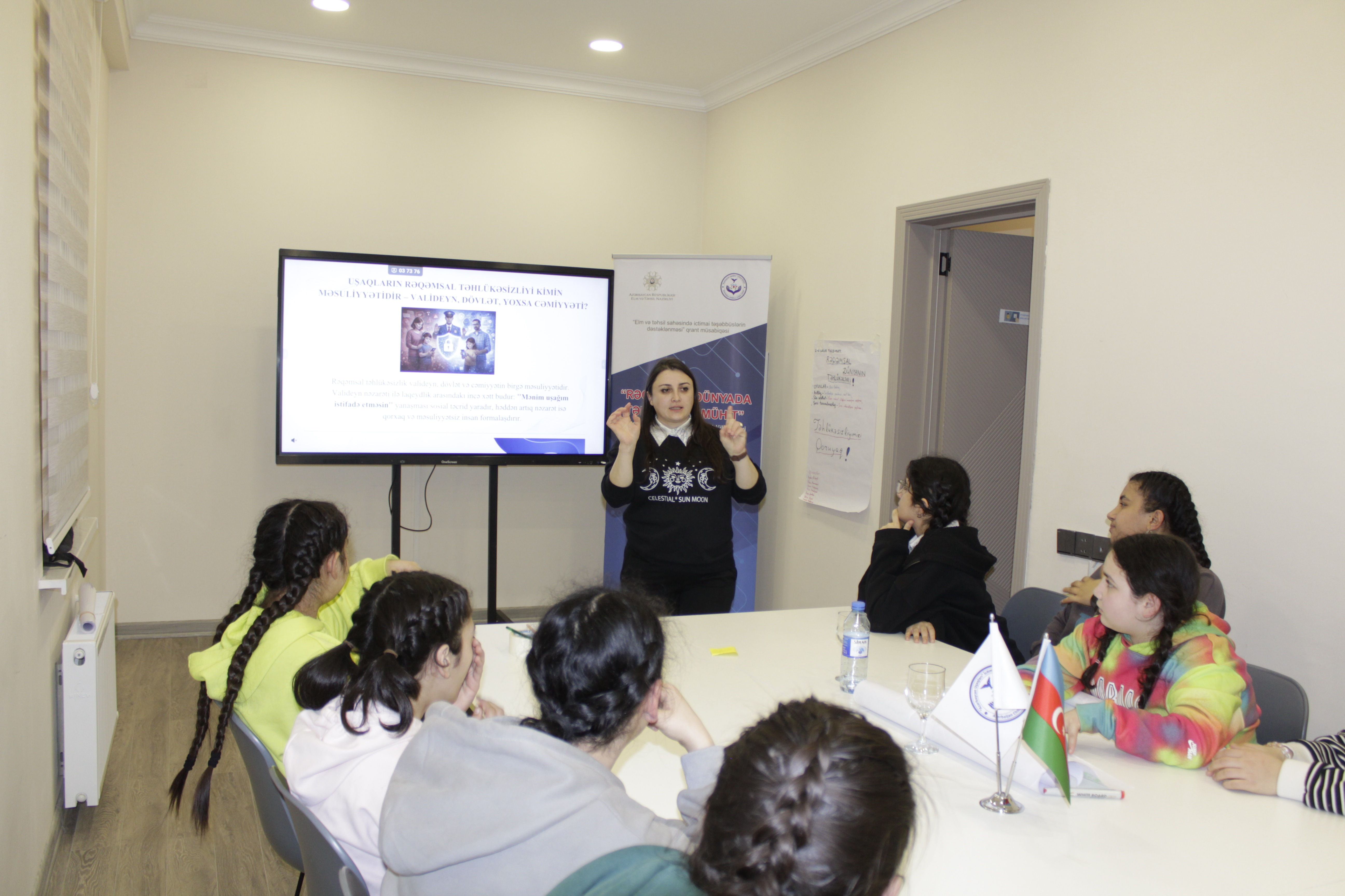 “Rəqəmsal dünyada təhlükəsiz mühit” layihəsi çərçivəsində şagirdlər maarifləndirilib