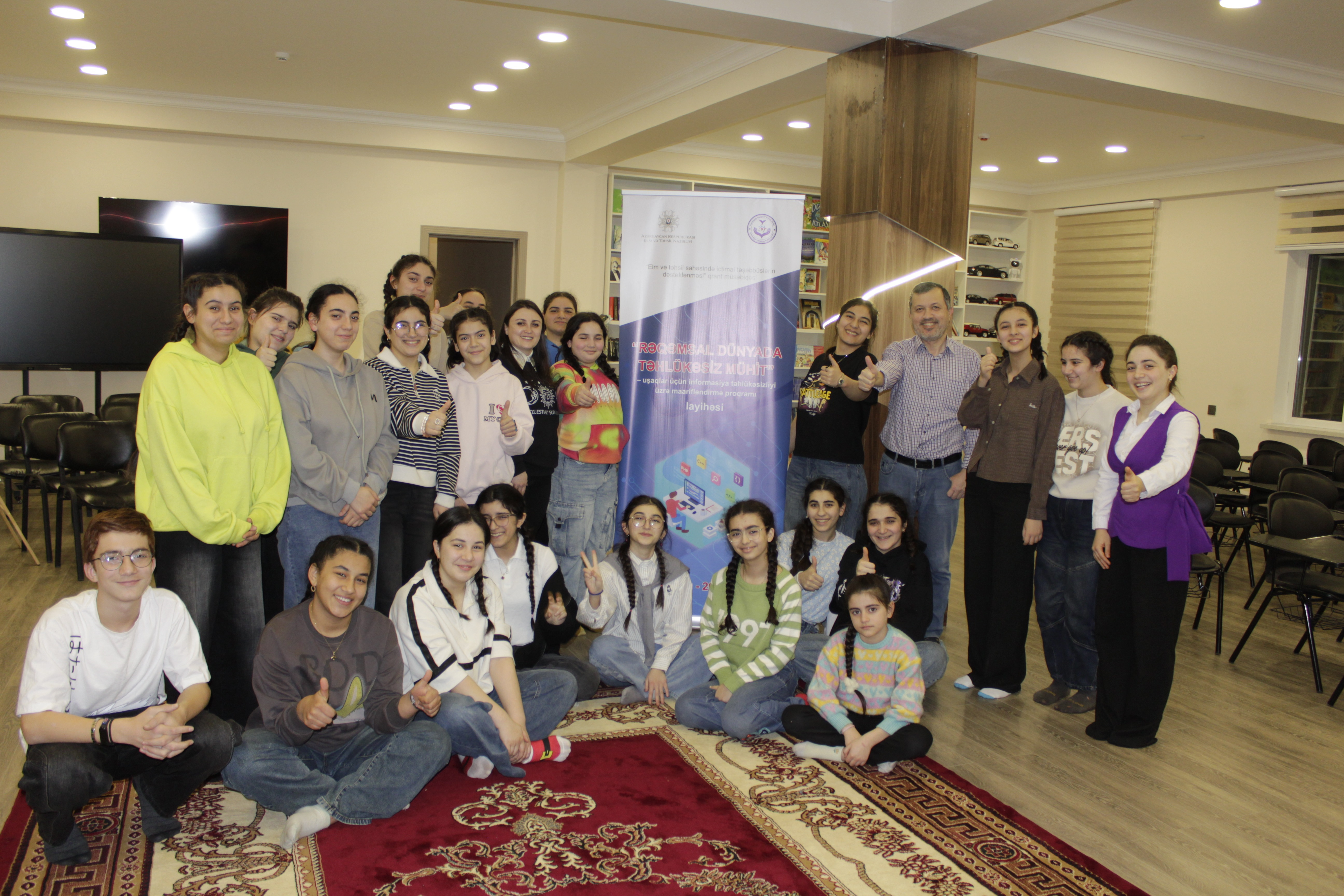 “Rəqəmsal dünyada təhlükəsiz mühit” layihəsi çərçivəsində şagirdlər maarifləndirilib