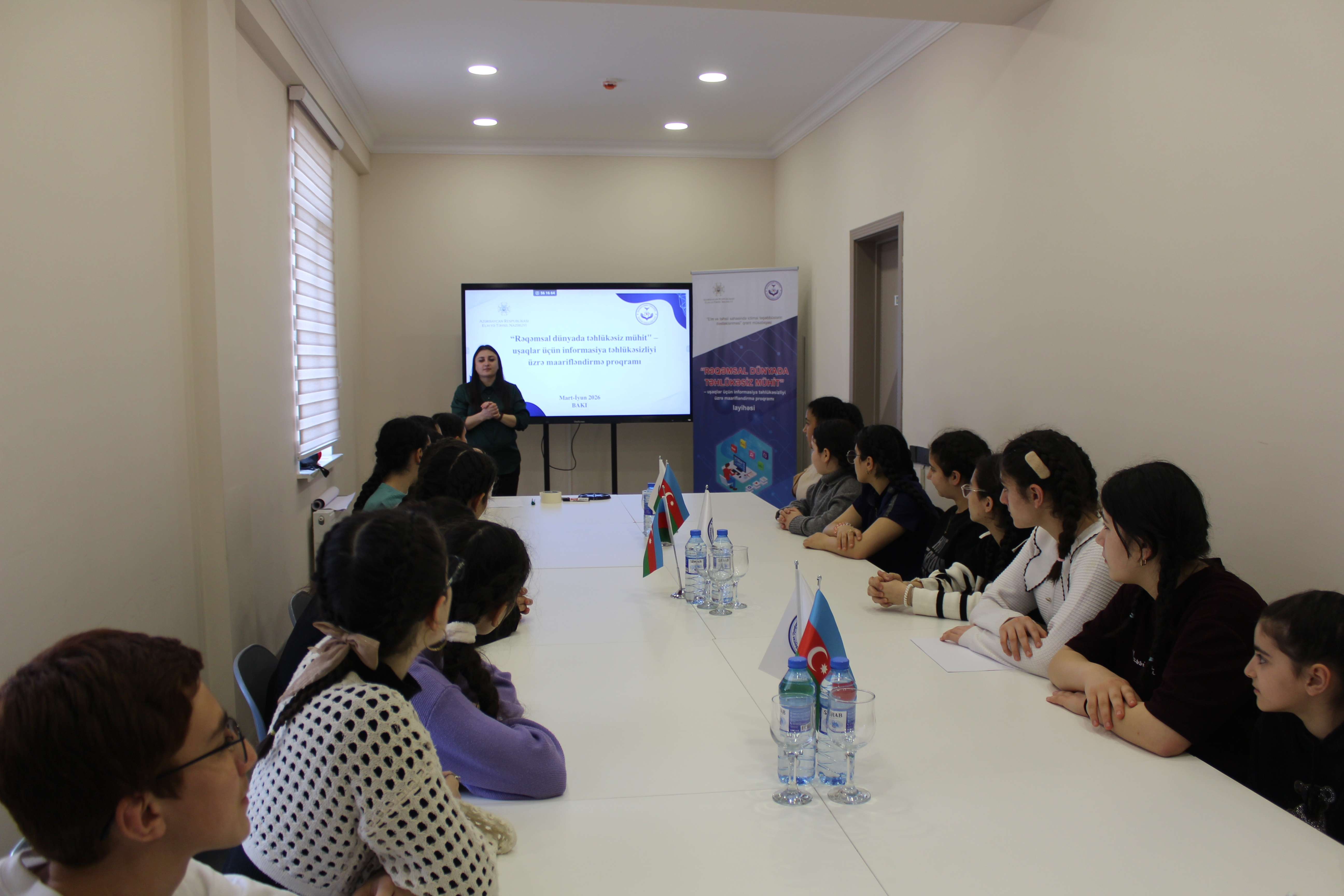 “Rəqəmsal dünyada təhlükəsiz mühit” layihəsi çərçivəsində şagirdlər maarifləndirilib