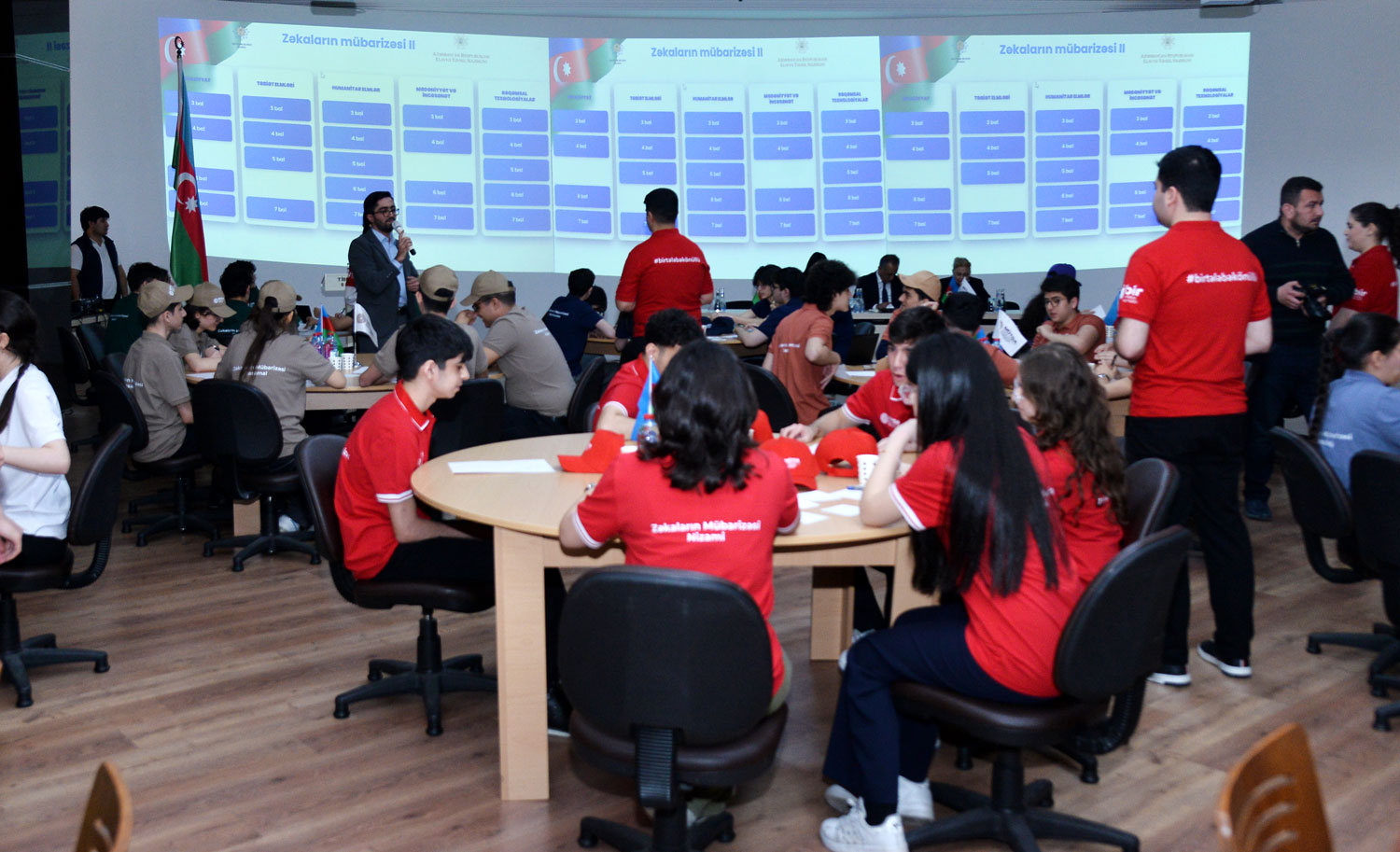 Bakı məktəbliləri “Zəkaların mübarizəsi”ndə biliklərini sınayıblar