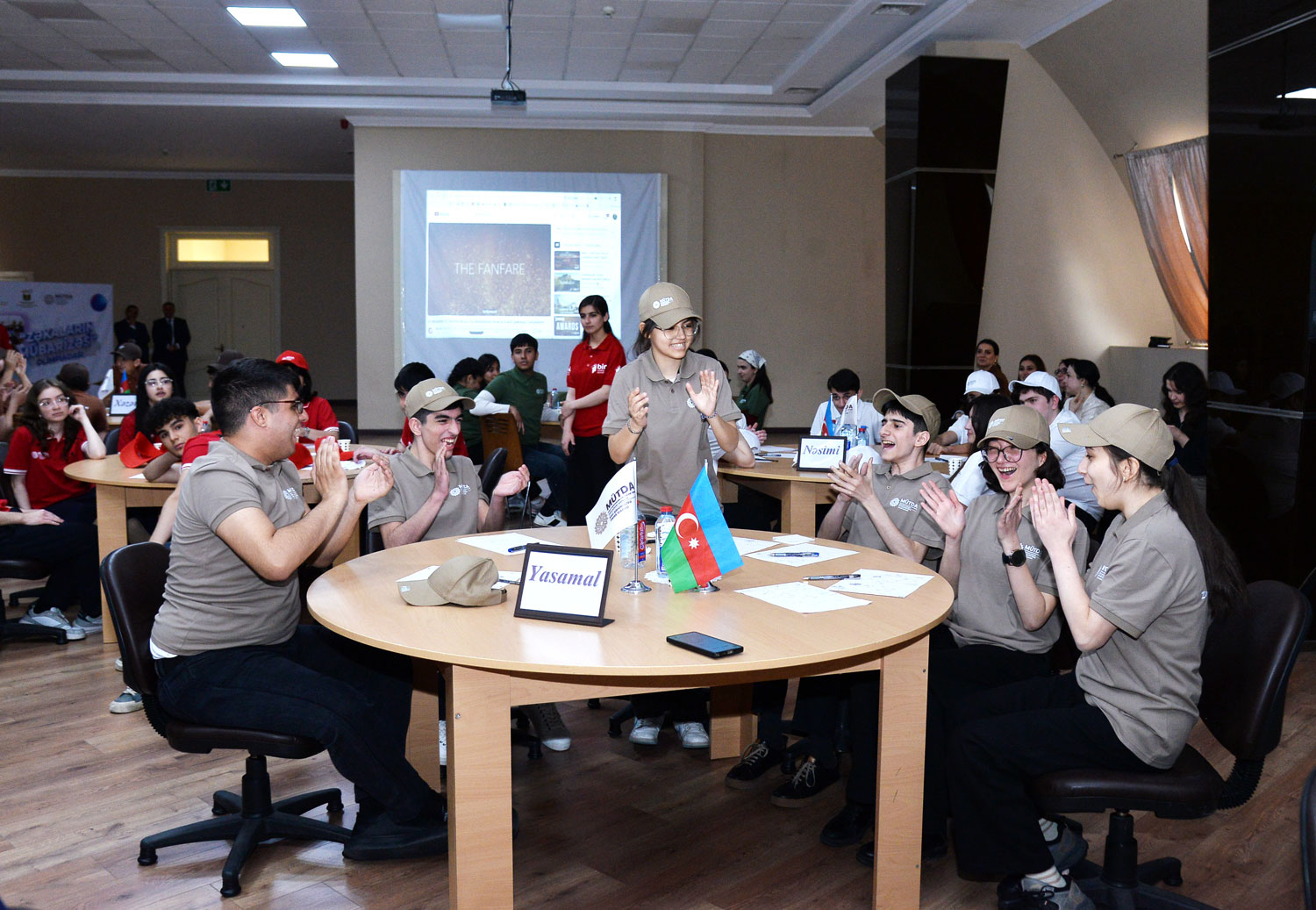 Bakı məktəbliləri “Zəkaların mübarizəsi”ndə biliklərini sınayıblar