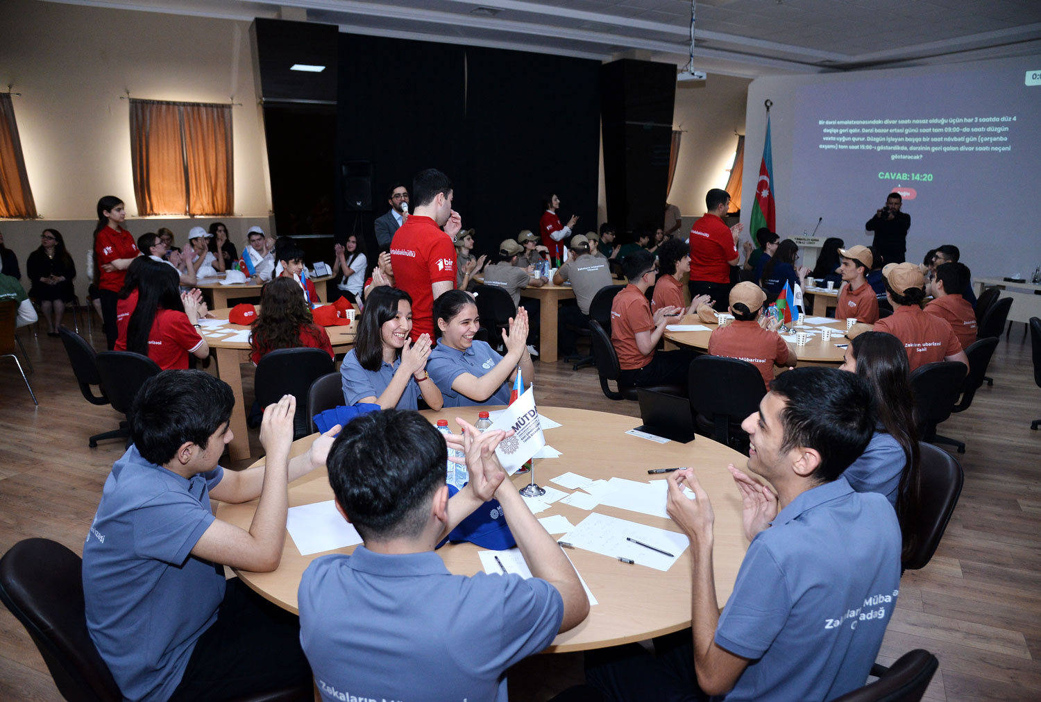 Bakı məktəbliləri “Zəkaların mübarizəsi”ndə biliklərini sınayıblar