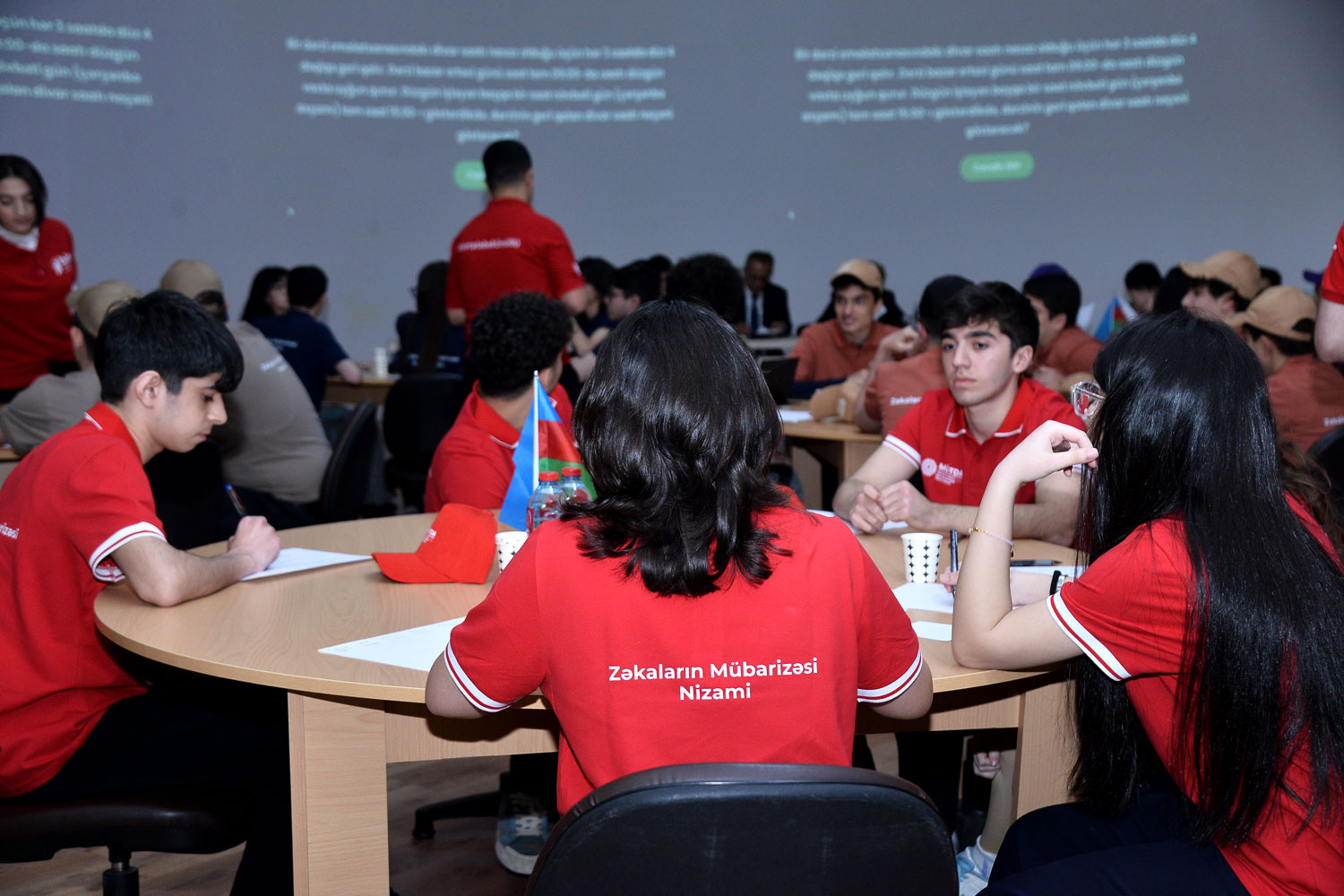 Bakı məktəbliləri “Zəkaların mübarizəsi”ndə biliklərini sınayıblar