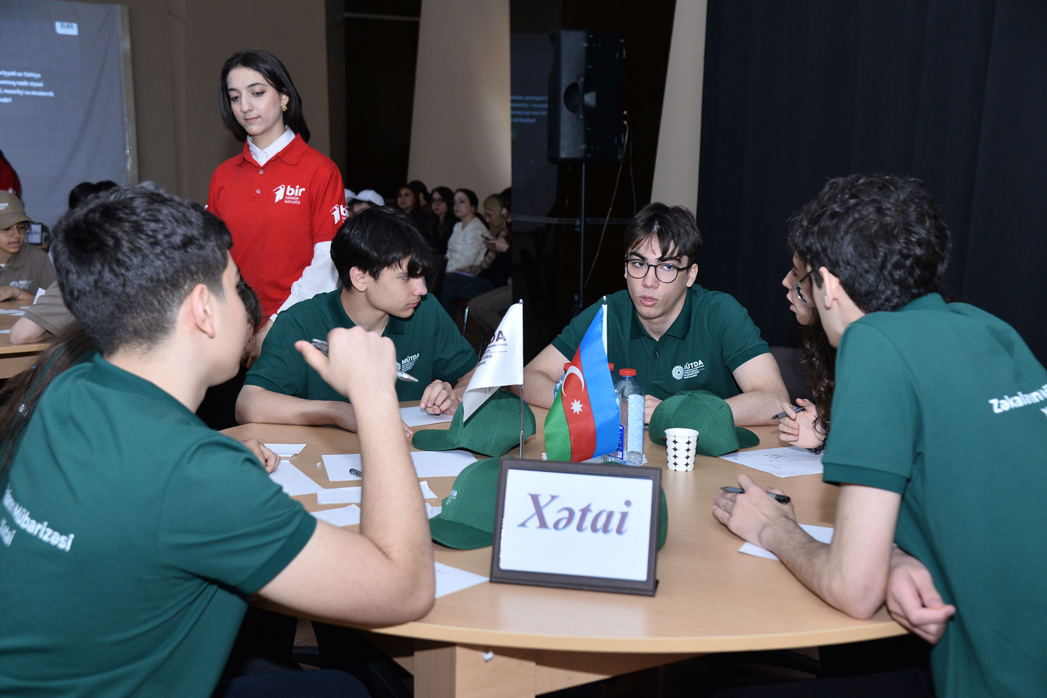 Bakı məktəbliləri “Zəkaların mübarizəsi”ndə biliklərini sınayıblar