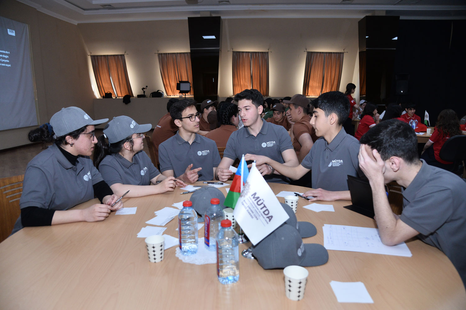 Bakı məktəbliləri “Zəkaların mübarizəsi”ndə biliklərini sınayıblar