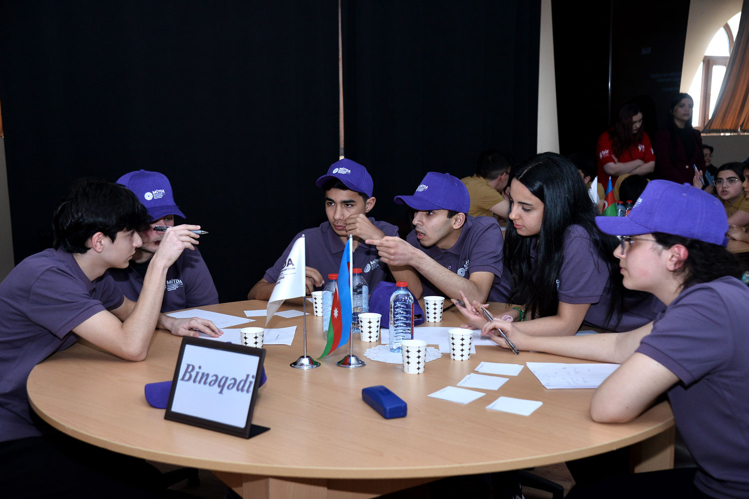 Bakı məktəbliləri “Zəkaların mübarizəsi”ndə biliklərini sınayıblar