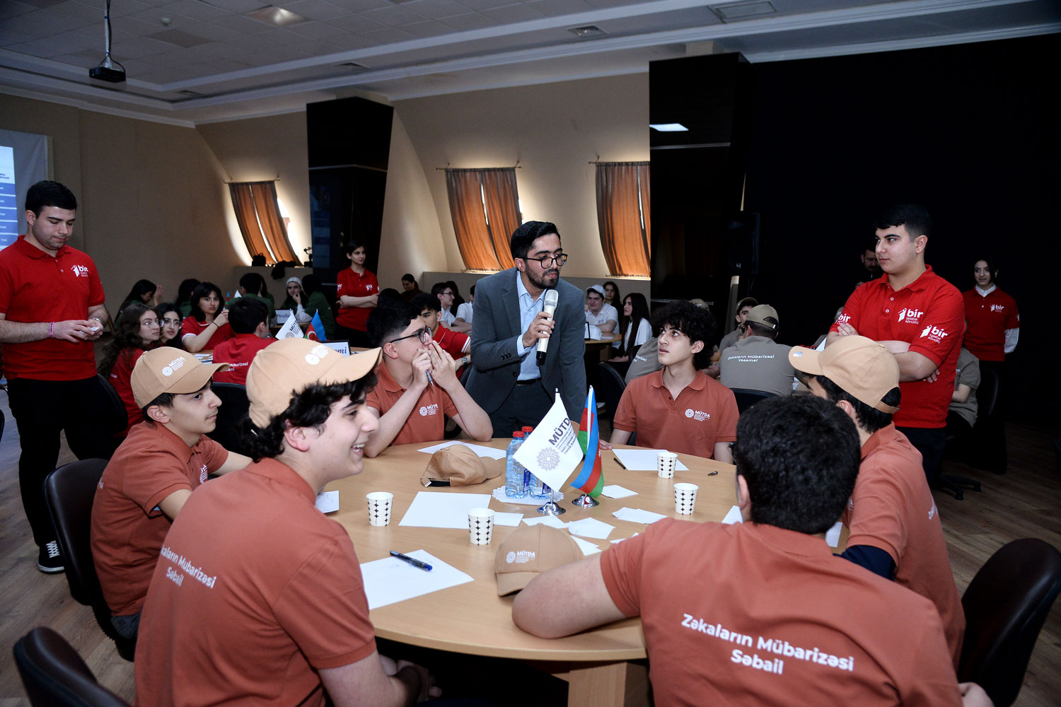 Bakı məktəbliləri “Zəkaların mübarizəsi”ndə biliklərini sınayıblar