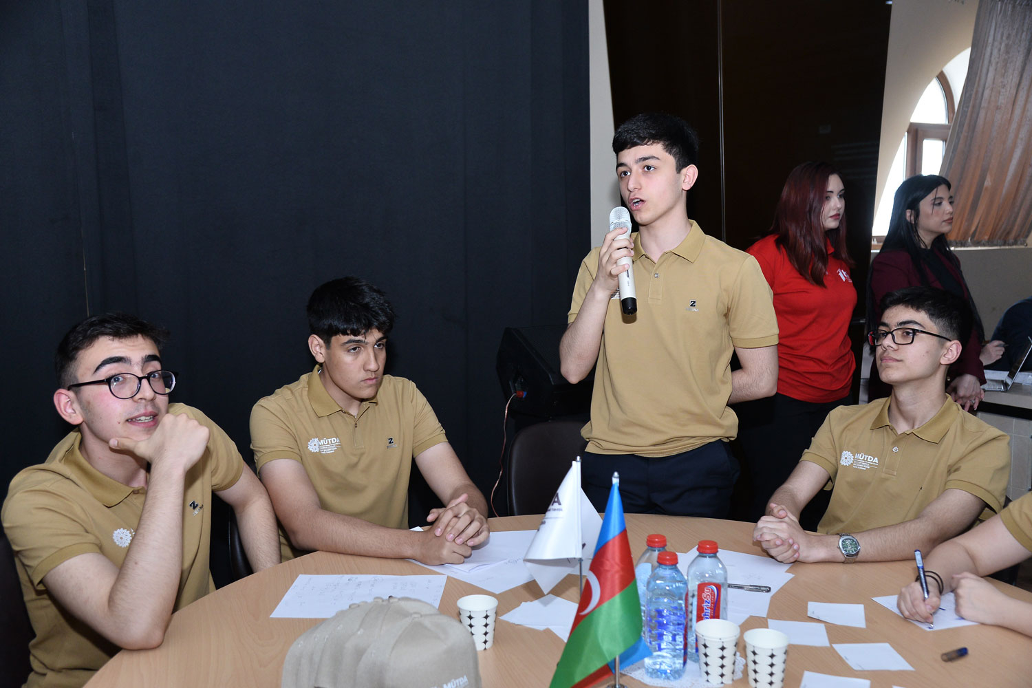 Bakı məktəbliləri “Zəkaların mübarizəsi”ndə biliklərini sınayıblar