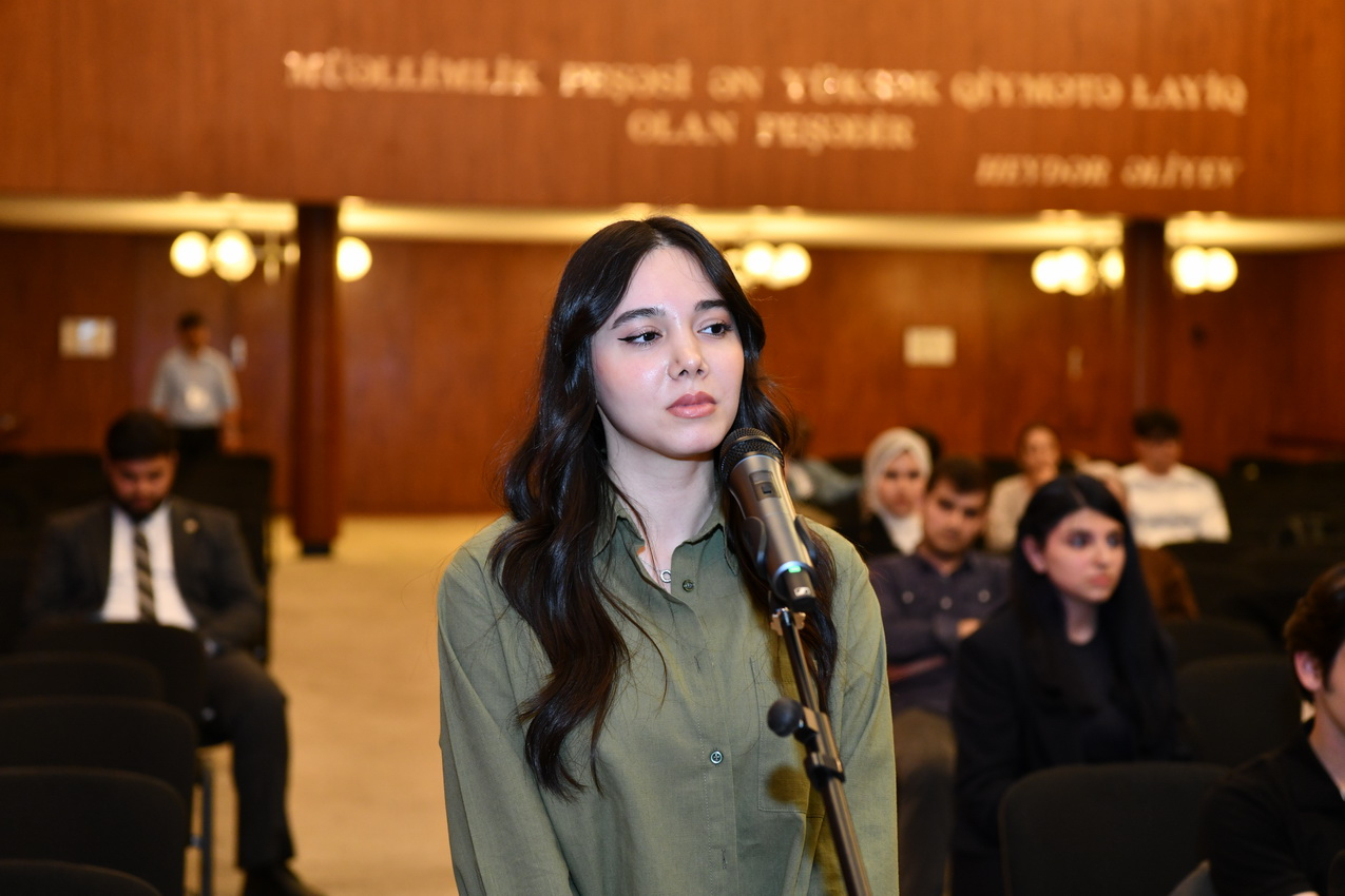 ADNSU rəhbərliyi tələbələrin suallarını cavablandırıb