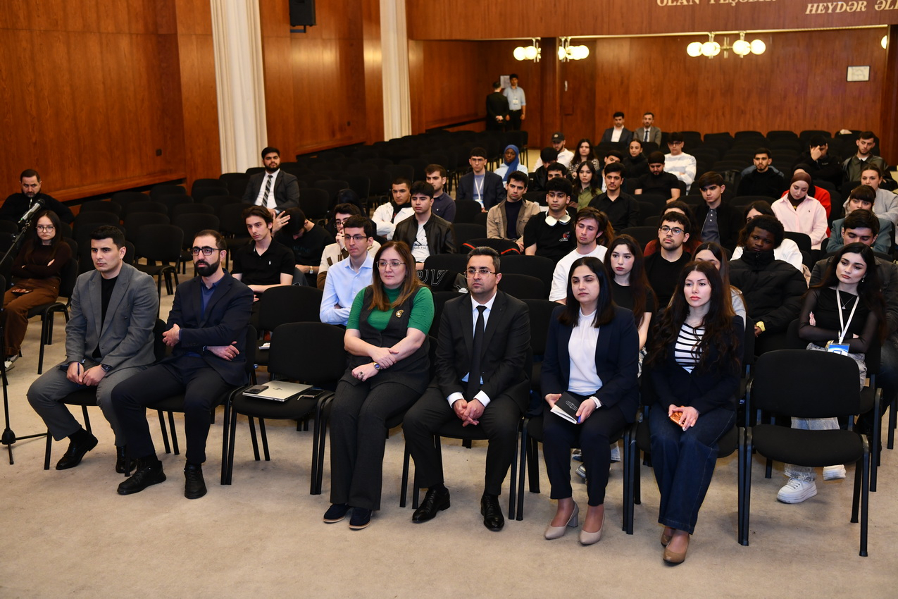 ADNSU rəhbərliyi tələbələrin suallarını cavablandırıb