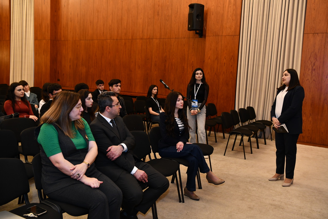 ADNSU rəhbərliyi tələbələrin suallarını cavablandırıb