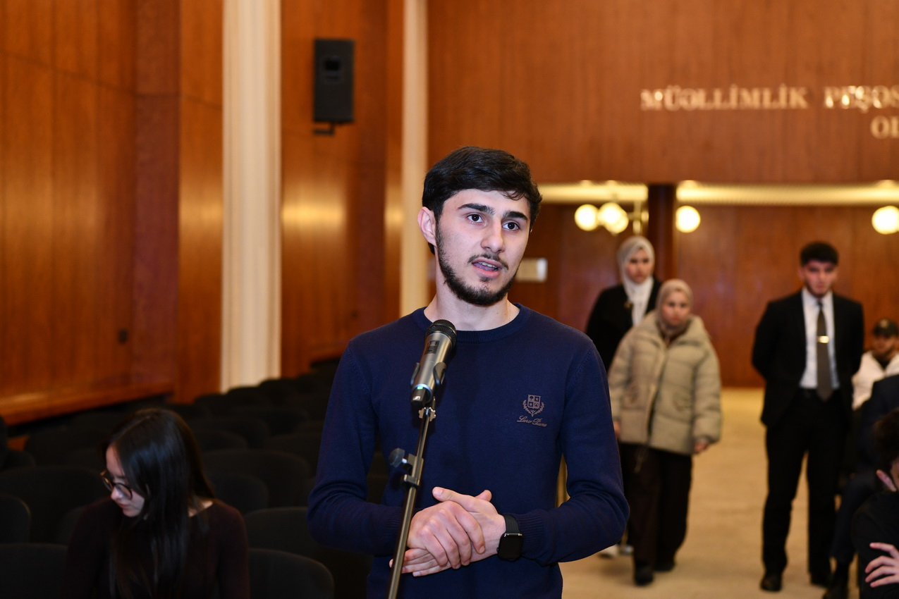 ADNSU rəhbərliyi tələbələrin suallarını cavablandırıb