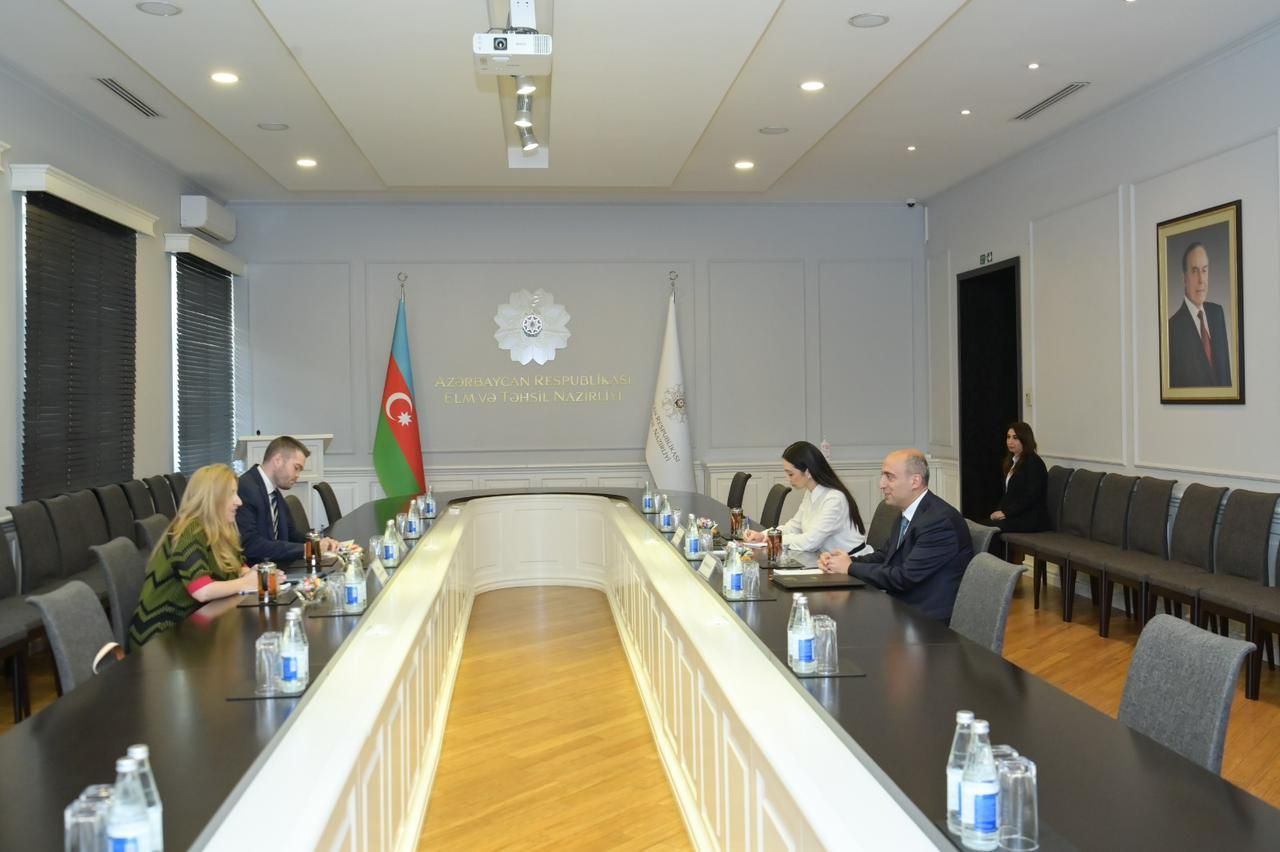 Nazir Yunanıstanın ölkəmizdəki fövqəladə və səlahiyyətli səfiri ilə görüşüb