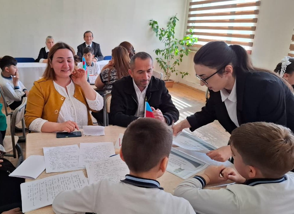 Tovuzda şagirdlər valideynləri ilə yarışırlar 