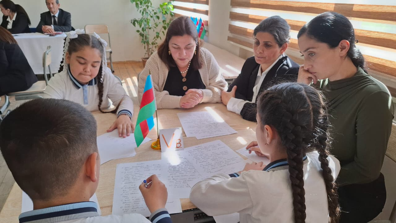 Tovuzda şagirdlər valideynləri ilə yarışırlar 