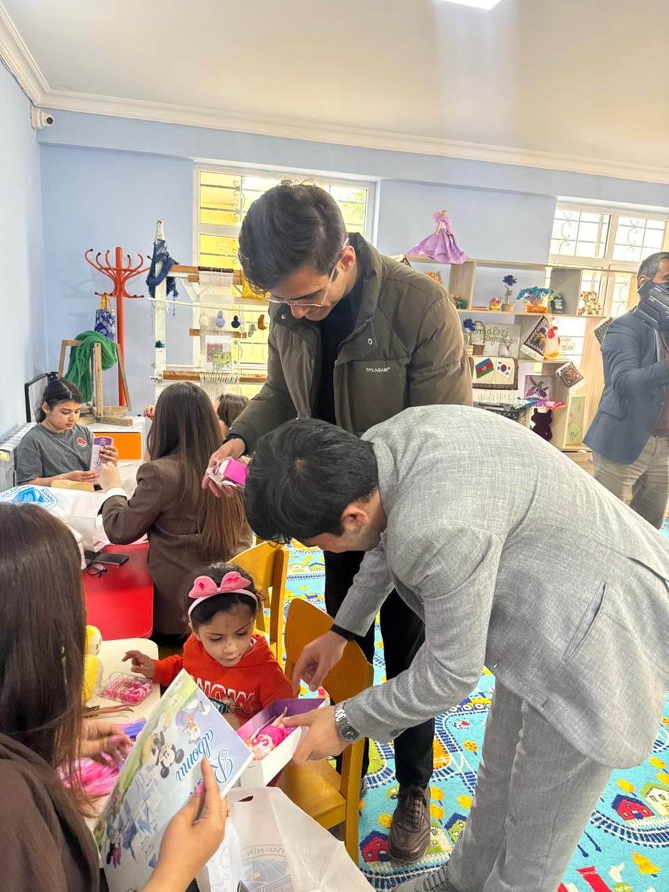 Kollec tələbələri uşaq sığınacağında olublar