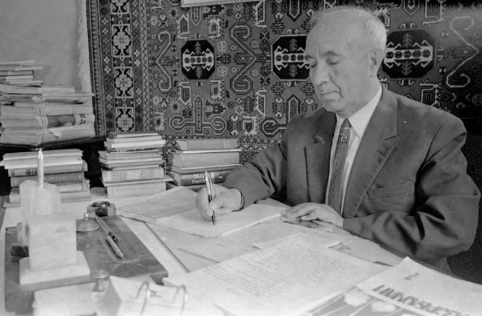 Mir Cəlal Paşayev və müəllim təcrübəsi: insanlıq fəlsəfəsinin canlı təzahürü