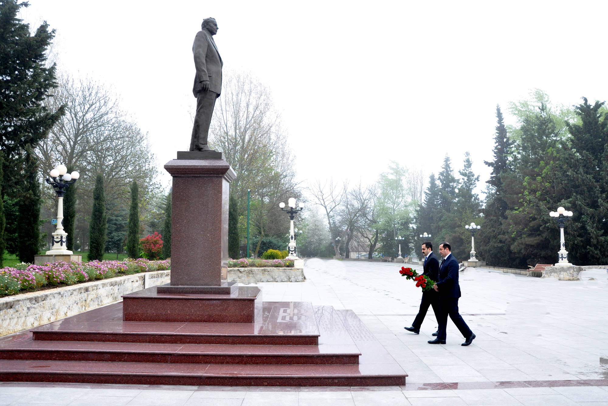 Həsən Həsənli Şamaxıda müəllim və valideynlərlə görüşüb