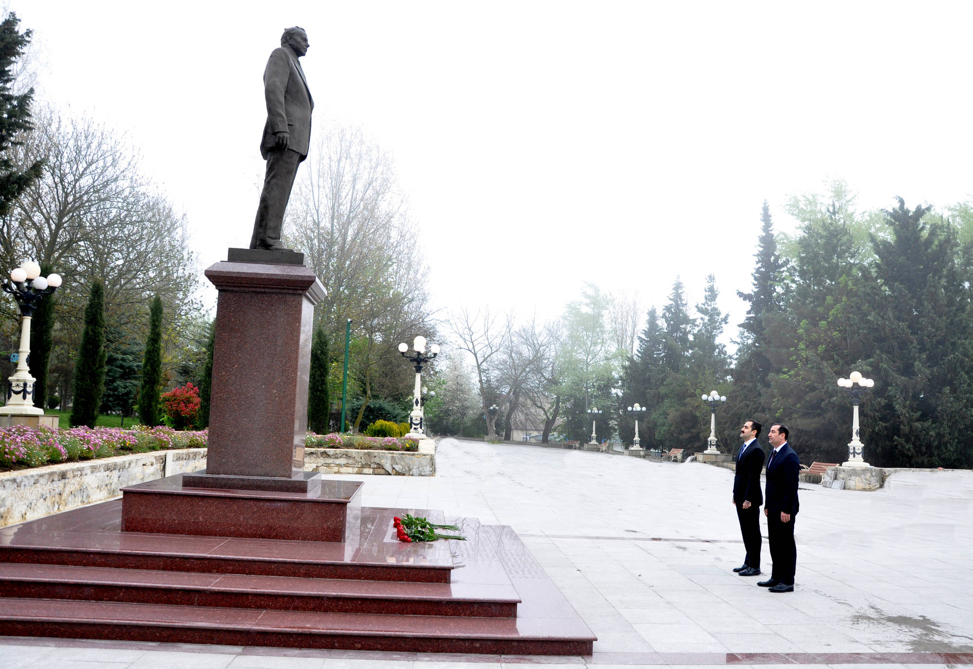 Həsən Həsənli Şamaxıda müəllim və valideynlərlə görüşüb