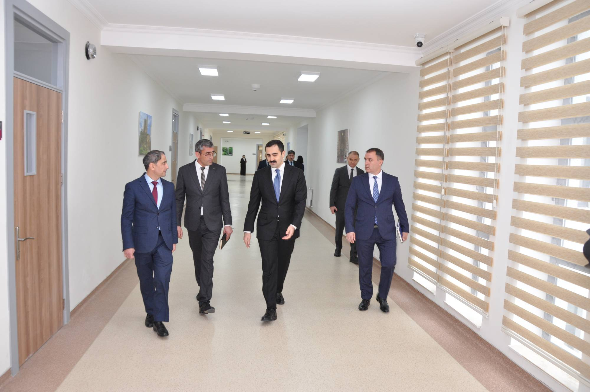 Həsən Həsənli Şamaxıda müəllim və valideynlərlə görüşüb