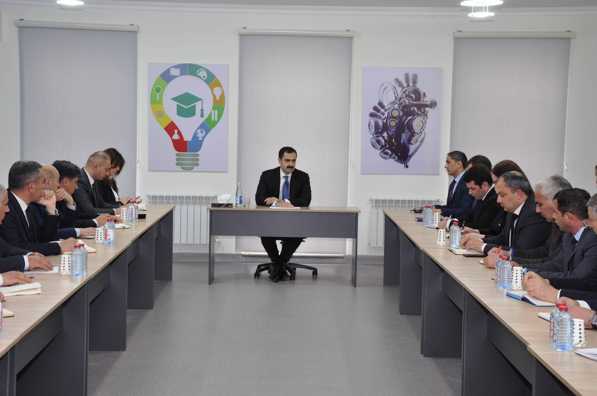 Həsən Həsənli Şamaxıda müəllim və valideynlərlə görüşüb