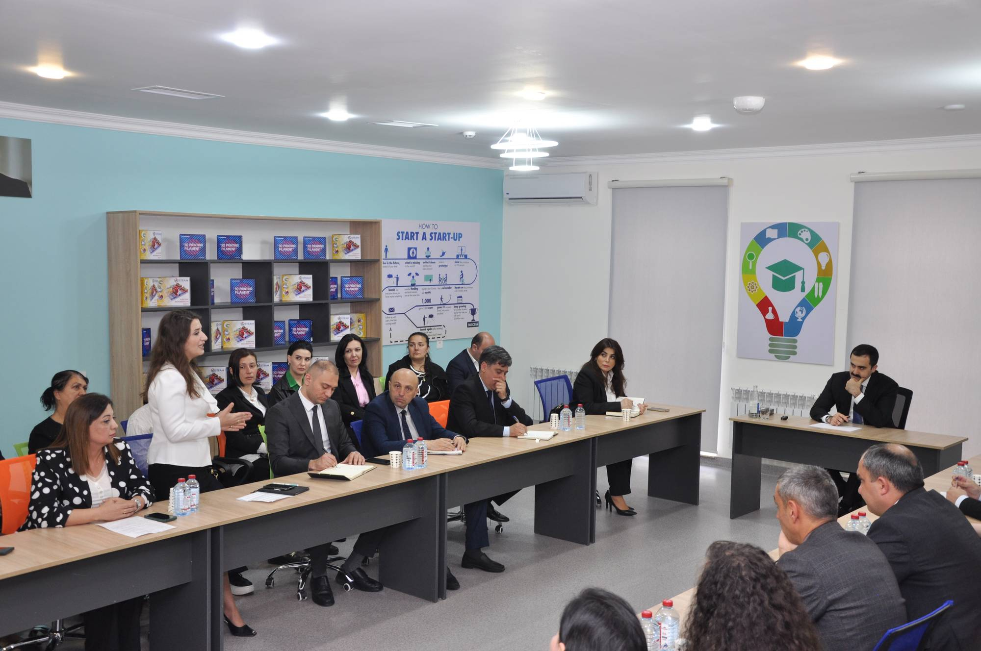 Həsən Həsənli Şamaxıda müəllim və valideynlərlə görüşüb