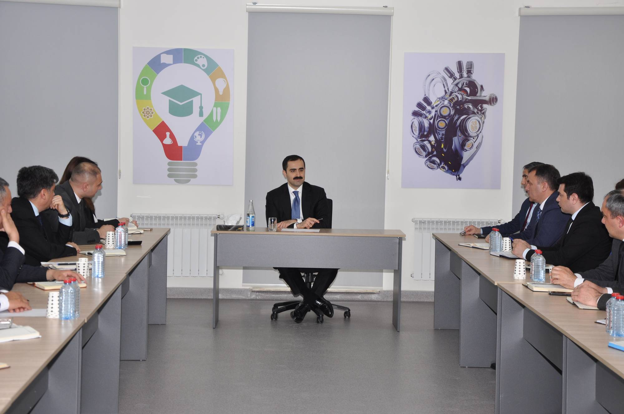 Həsən Həsənli Şamaxıda müəllim və valideynlərlə görüşüb