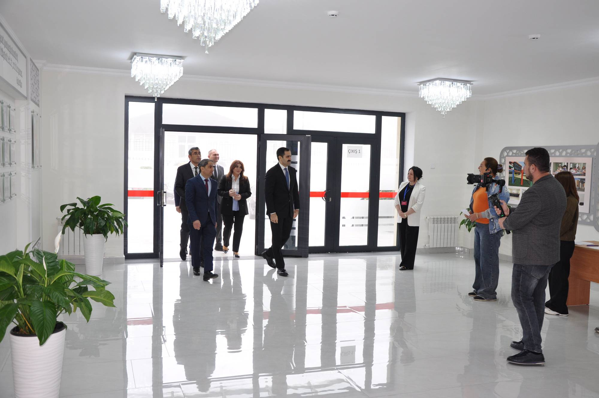 Həsən Həsənli Şamaxıda müəllim və valideynlərlə görüşüb