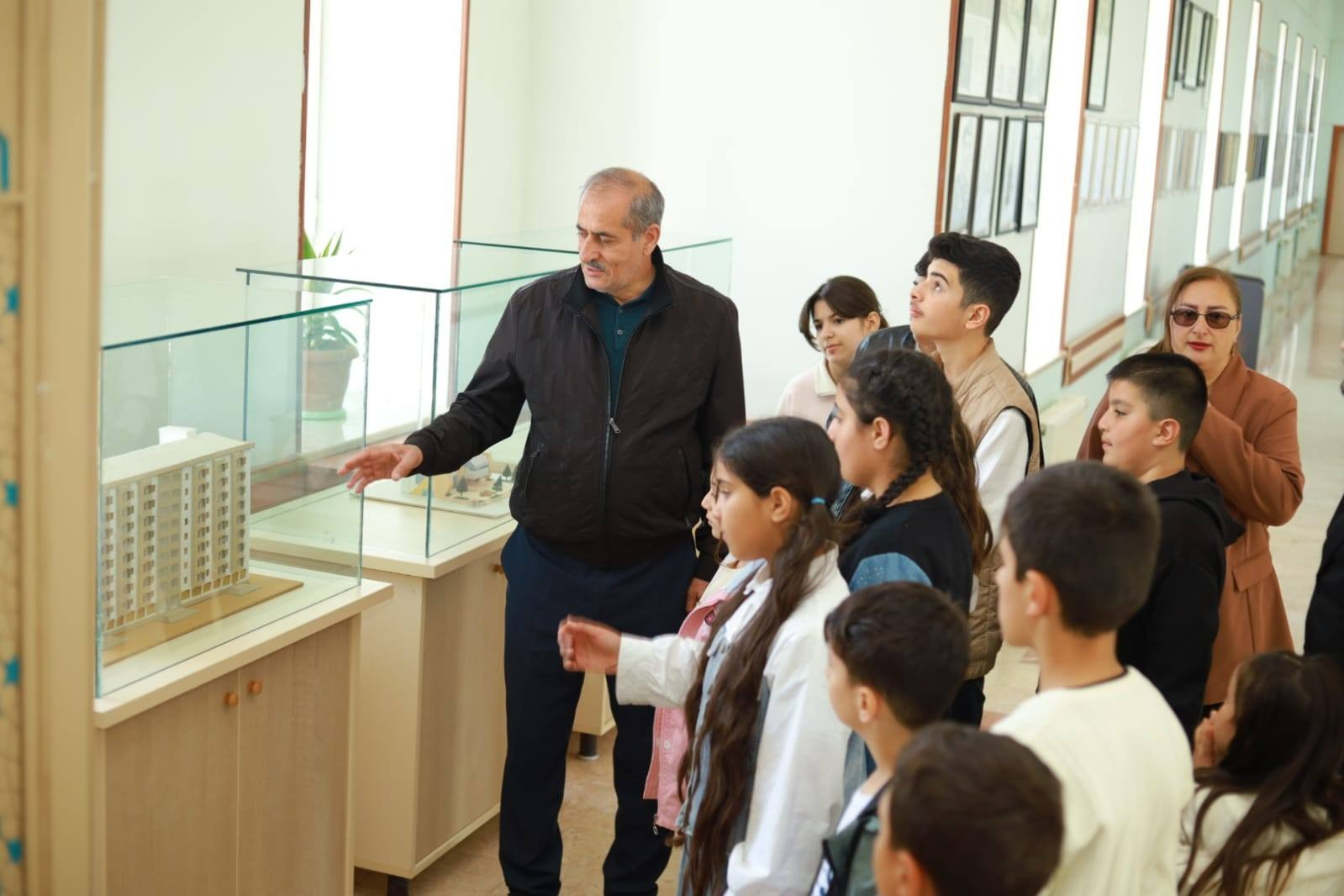 Şagirdlər tikinti meydanında: Memarlığın sirlərini öyrəndilər