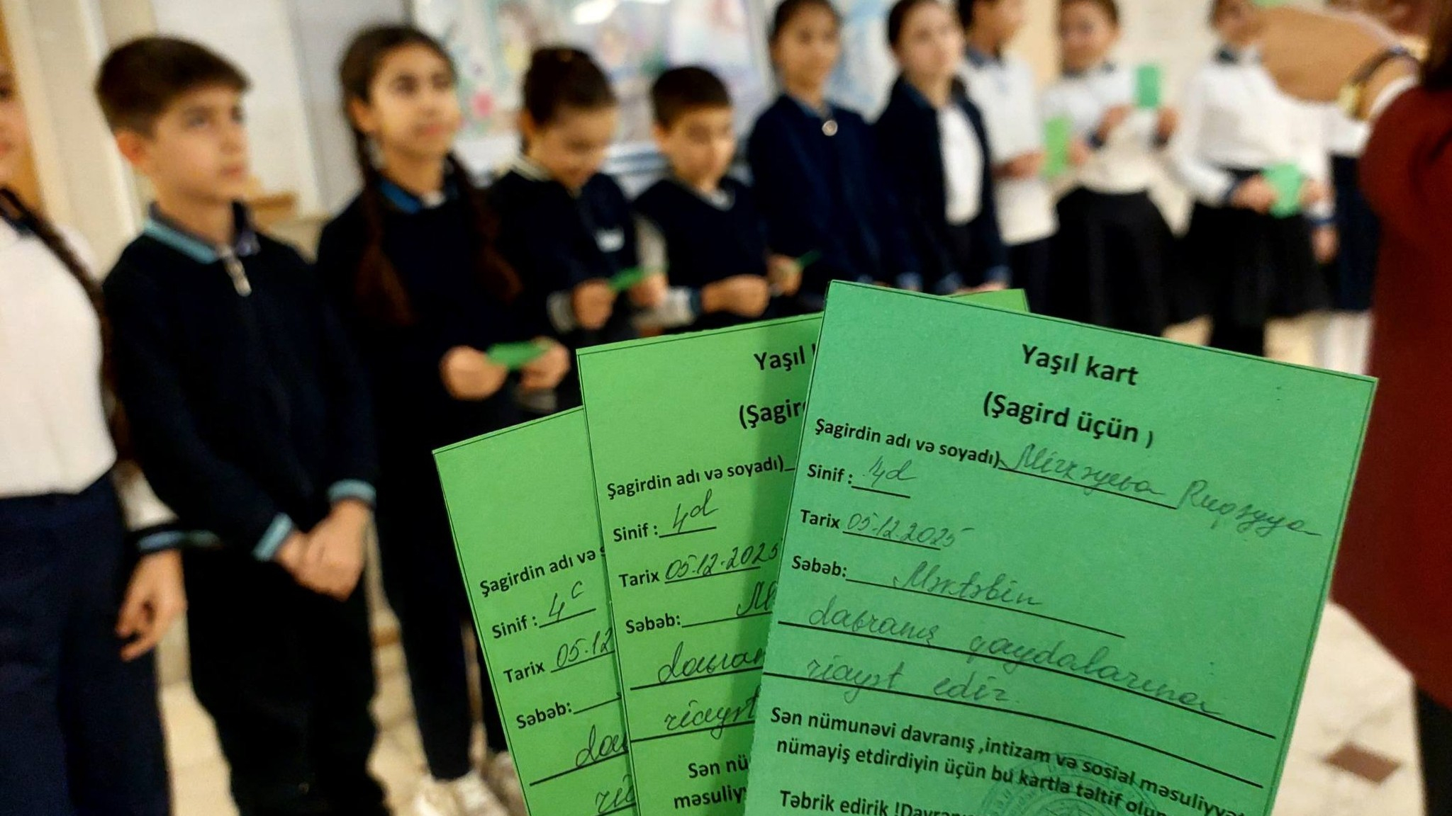 Yaşıl kartların çoxluğu məktəbdə pozitiv dəyişikliklərin baş verdiyini təsdiqləyir