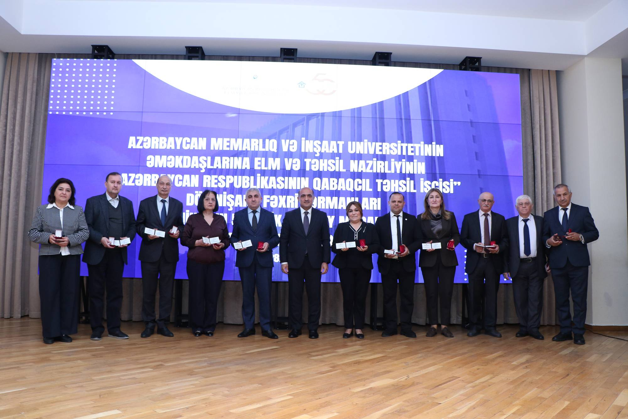 İdris İsayev AzMİU-nun 50 illik yubileyi münasibətilə təltifetmə mərasimində iştirak edib