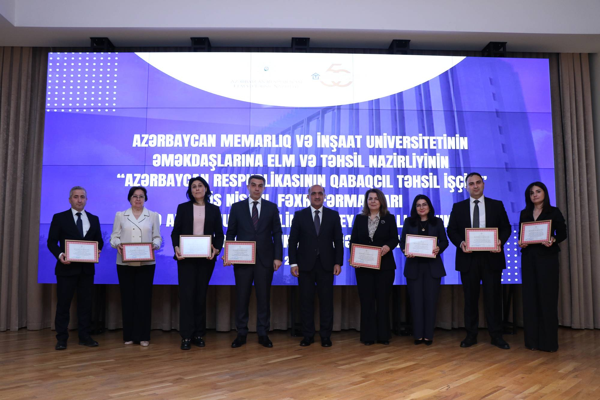 İdris İsayev AzMİU-nun 50 illik yubileyi münasibətilə təltifetmə mərasimində iştirak edib