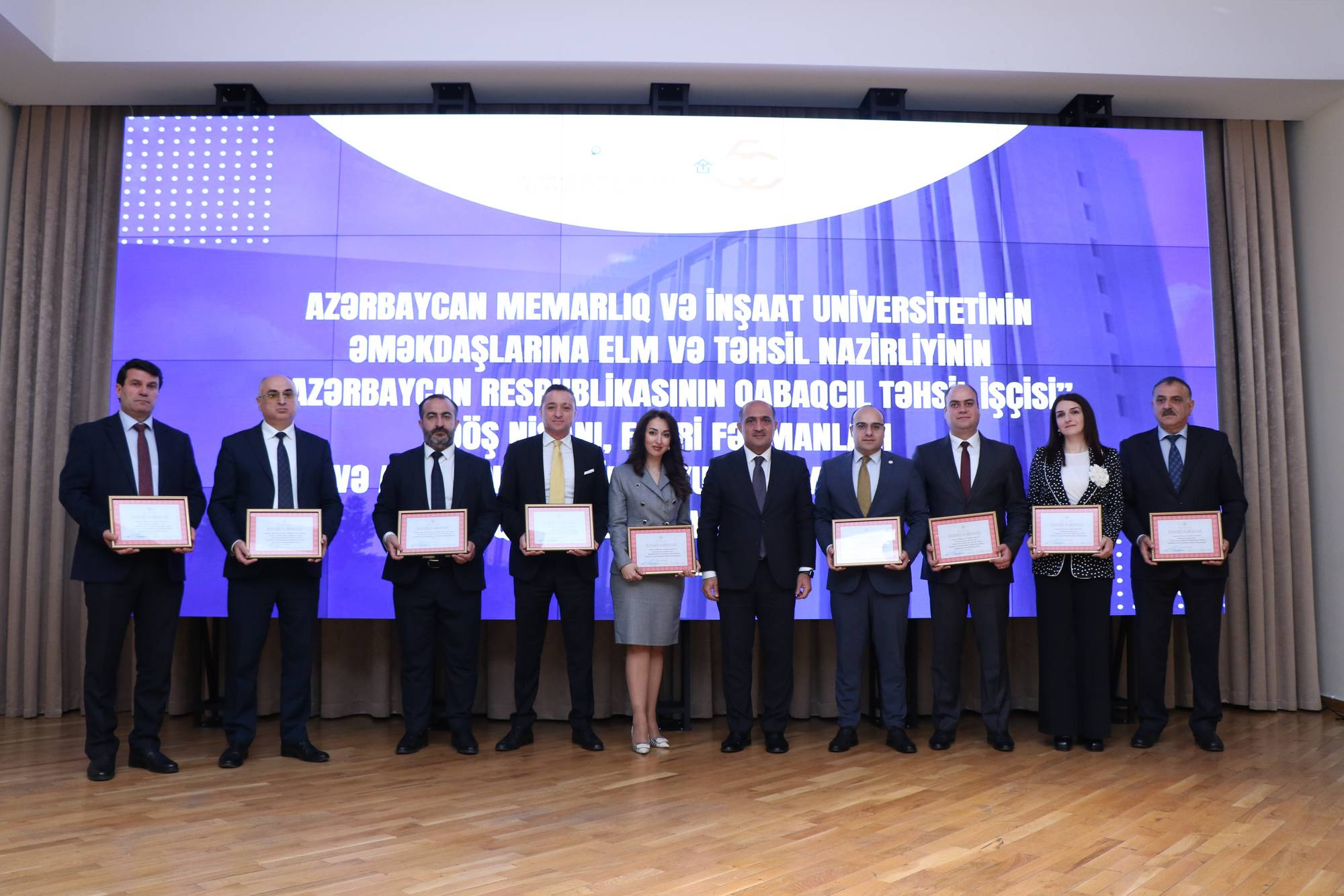 İdris İsayev AzMİU-nun 50 illik yubileyi münasibətilə təltifetmə mərasimində iştirak edib