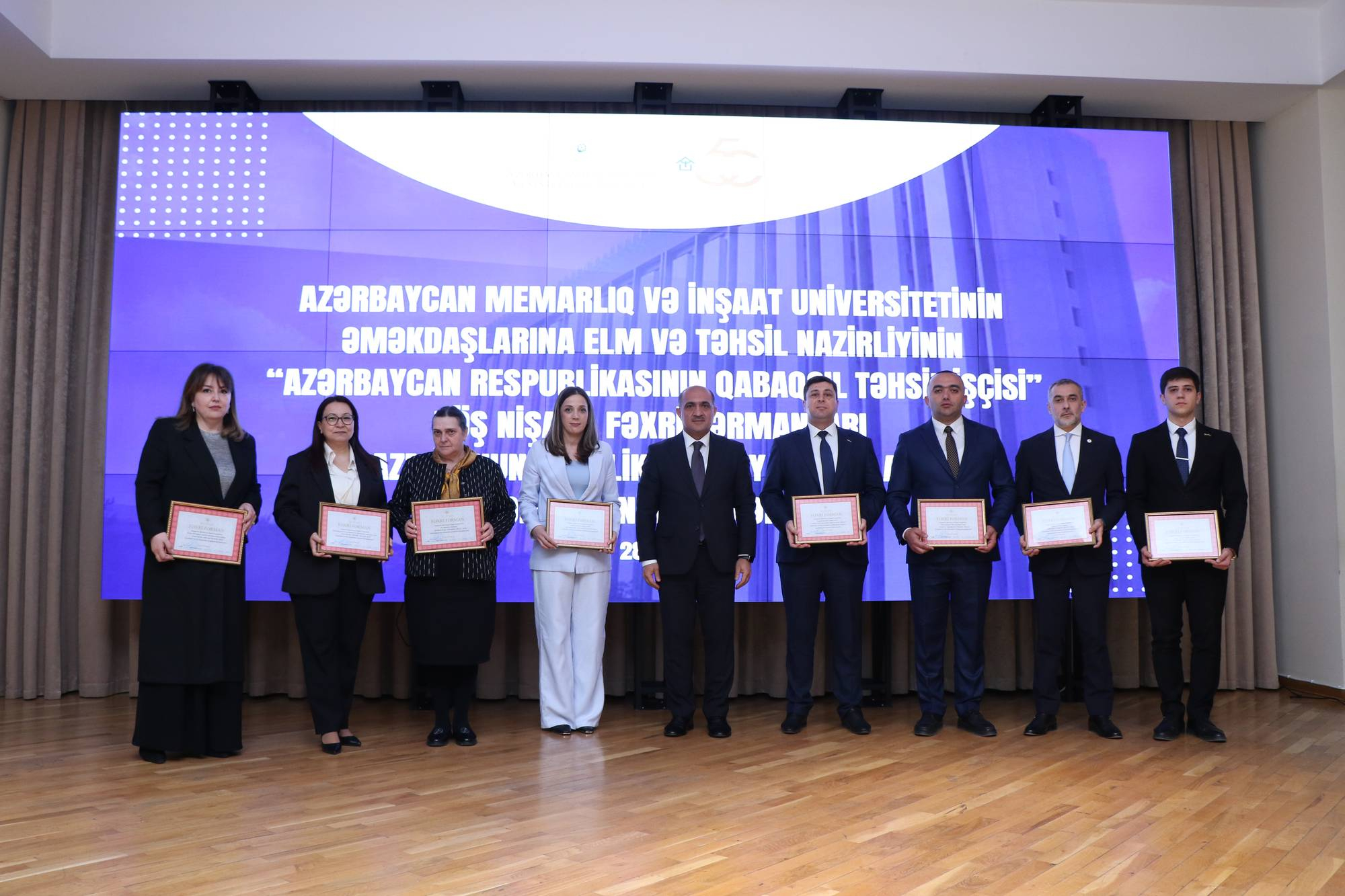 İdris İsayev AzMİU-nun 50 illik yubileyi münasibətilə təltifetmə mərasimində iştirak edib