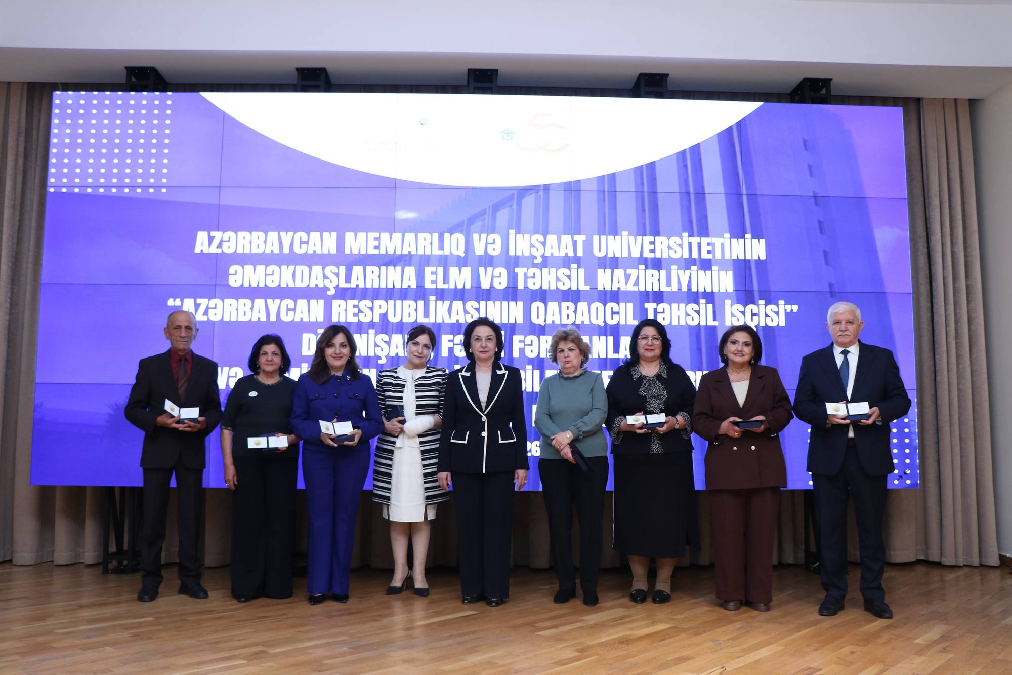 İdris İsayev AzMİU-nun 50 illik yubileyi münasibətilə təltifetmə mərasimində iştirak edib