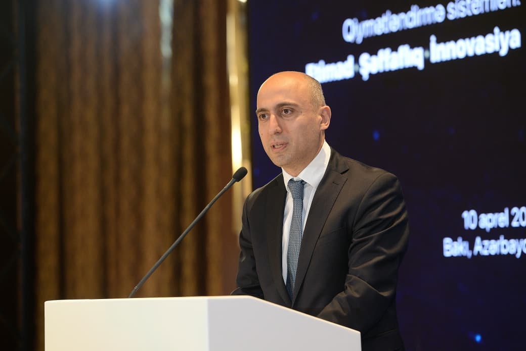 Emin Əmrullayev: Təhsilin mərkəzində uşaq dayanmalıdır