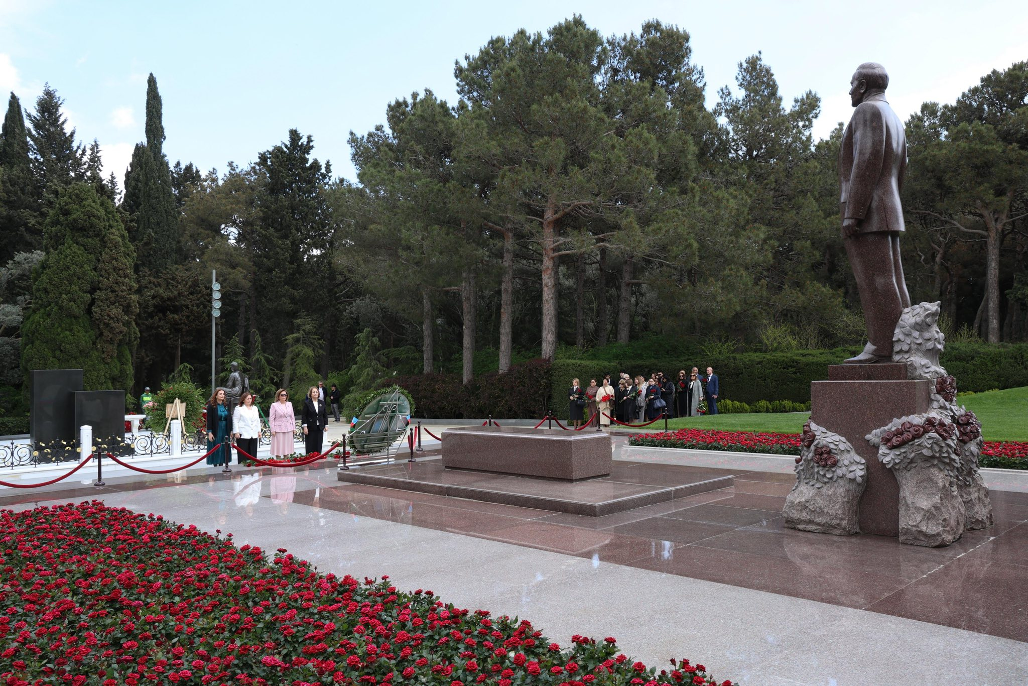 “Dayanıqlı inkişaf: ailə, qadın və uşaq siyasəti” mövzusunda konfrans keçirilib