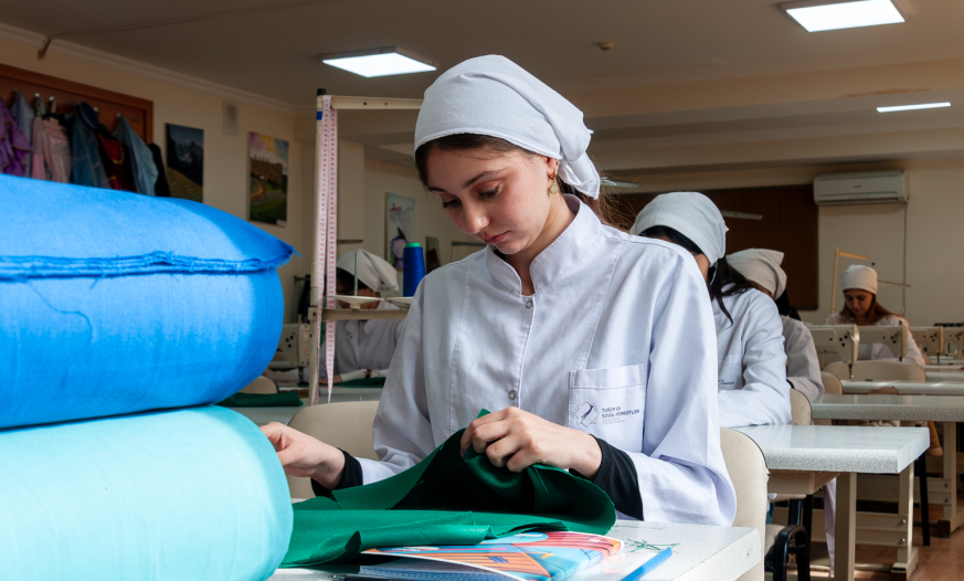 Peşə təhsilində qadınların daha çox seçdiyi ixtisaslar açıqlanıb