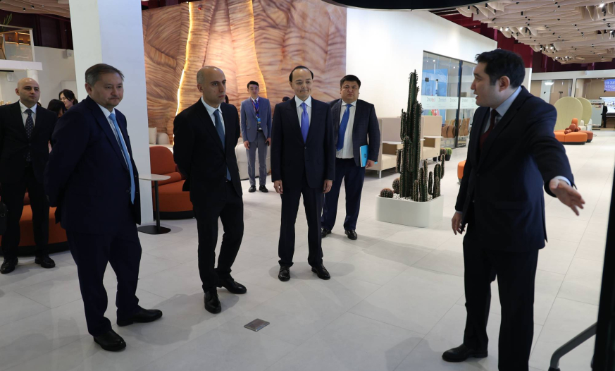 Emin Əmrullayev qazaxıstanlı həmkarı ilə görüşüb