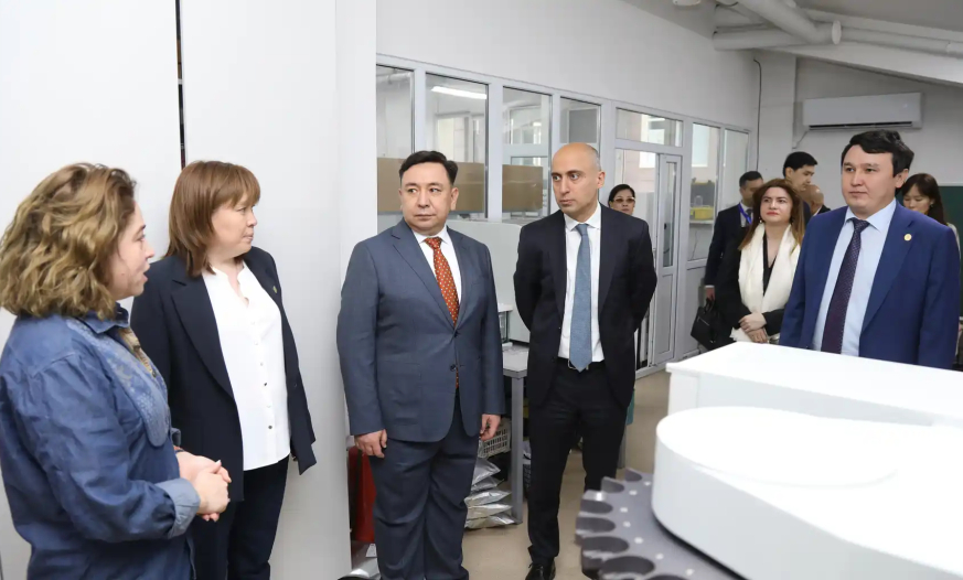 Emin Əmrullayev Qazaxıstanda Farabi Hub İnnovasiya Mərkəzini ziyarət edib 
