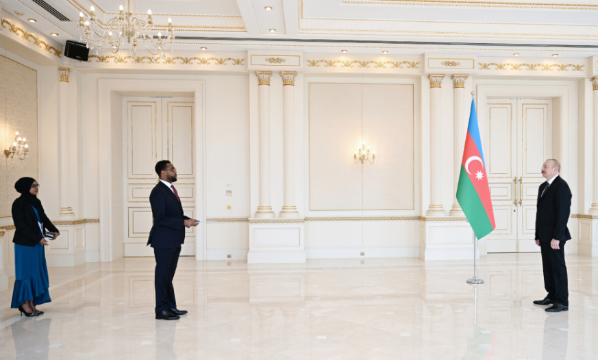 Prezident İlham Əliyev Somalinin Azərbaycanda yeni təyin olunmuş səfirini qəbul edib