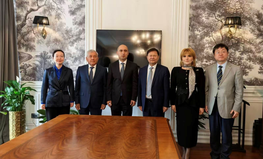 Emin Əmrullayev Pekin Kimya Texnologiya Universitetinin rektoru ilə görüşüb