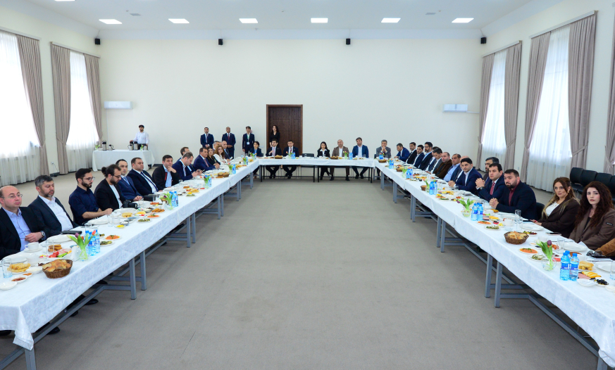 Peşə təhsili və biznes bir arada