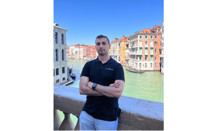 Müəllimlik etmək qərarım öyrətməyi sevməyimdəndir