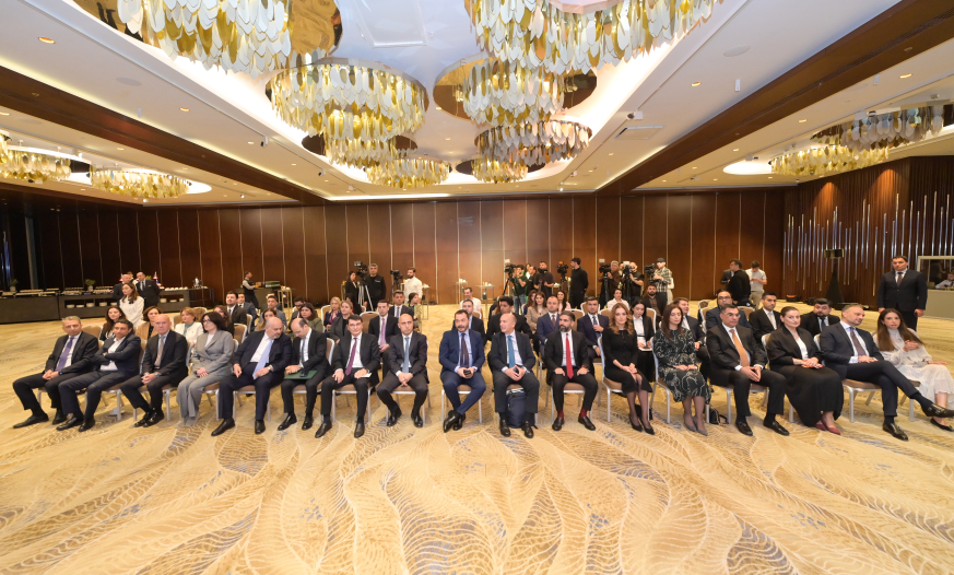 IE Mərkəzi nə vəd edir?