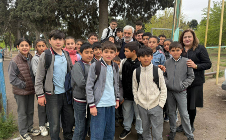 Əməkdar elm xadimi məzunu olduğu məktəbdə şagirdlərlə görüşüb 