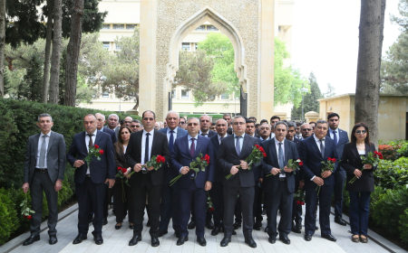 AzTU və TAU kollektivi Ulu Öndərin məzarını ziyarət ediblər 