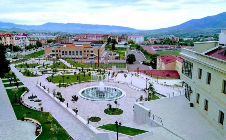 Qarabağ Universitetinin müasir kampusu Xankəndinin memarlıq simasında özünəməxsus yer tutur