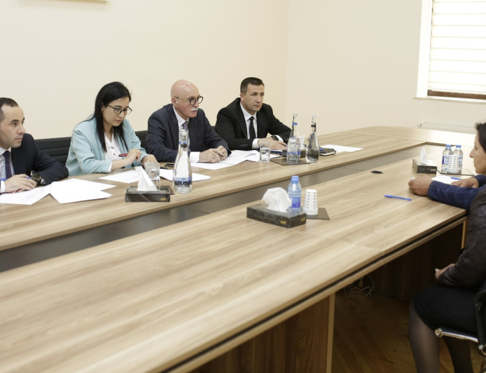 Firudin Qurbanov Tovuzda təhsil ictimaiyyəti, valideyn və şagirdlərlə görüşüb